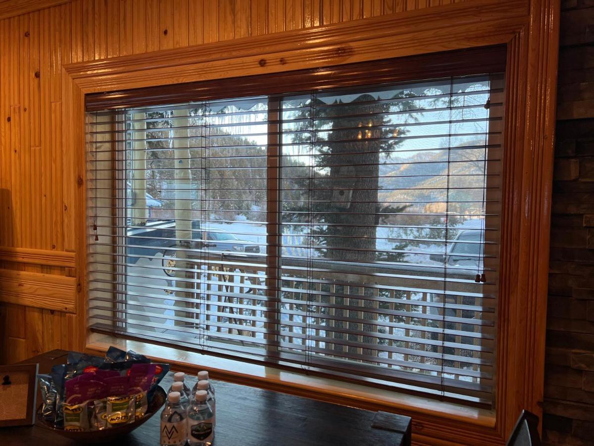 Mountain View Lodge เรดริเวอร์ ภายนอก รูปภาพ